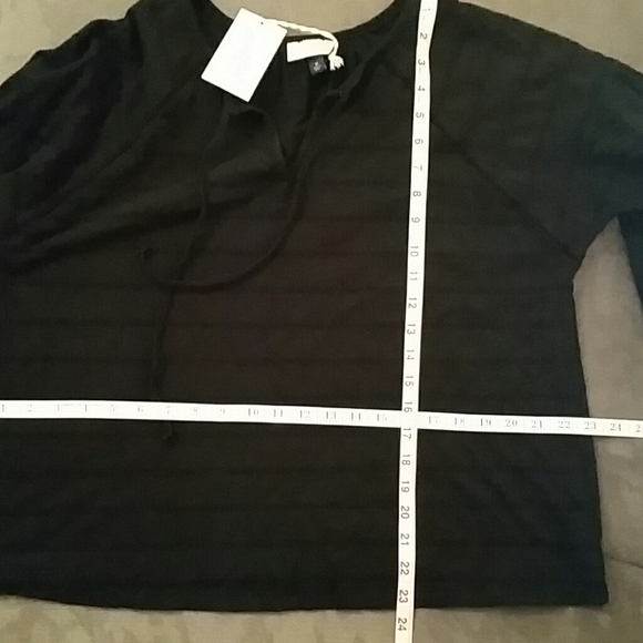 Universal Thread top. Size medium. - Picture 7 of 11